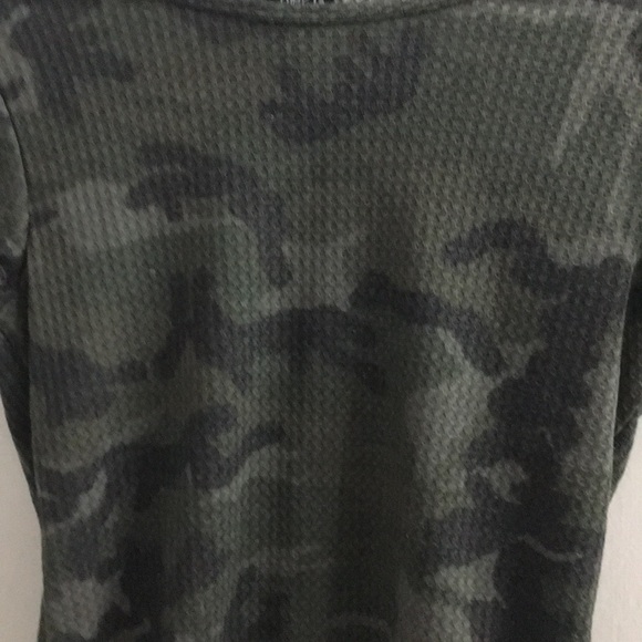 ๐๐PRETTY NWT RUE 21 LRG CAMOUFLAGE CROP TOP๐๐ - Picture 2 of 8